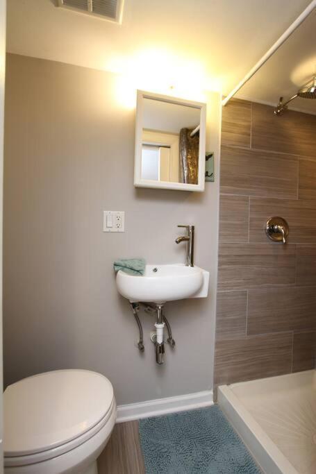 15 Min Ohare/rivers Casino/downtown & Parking1 Apartment Chicago